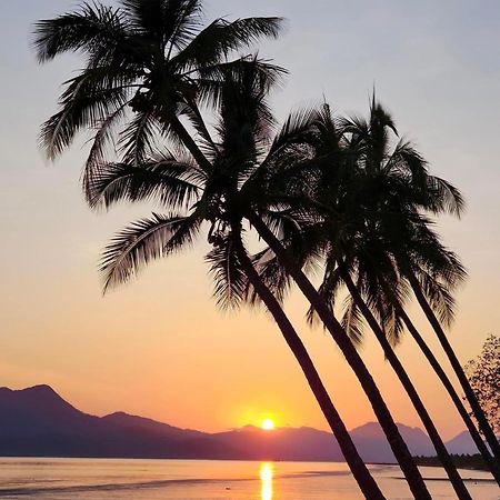 Cardwell Beachfront Motel Bagian luar foto