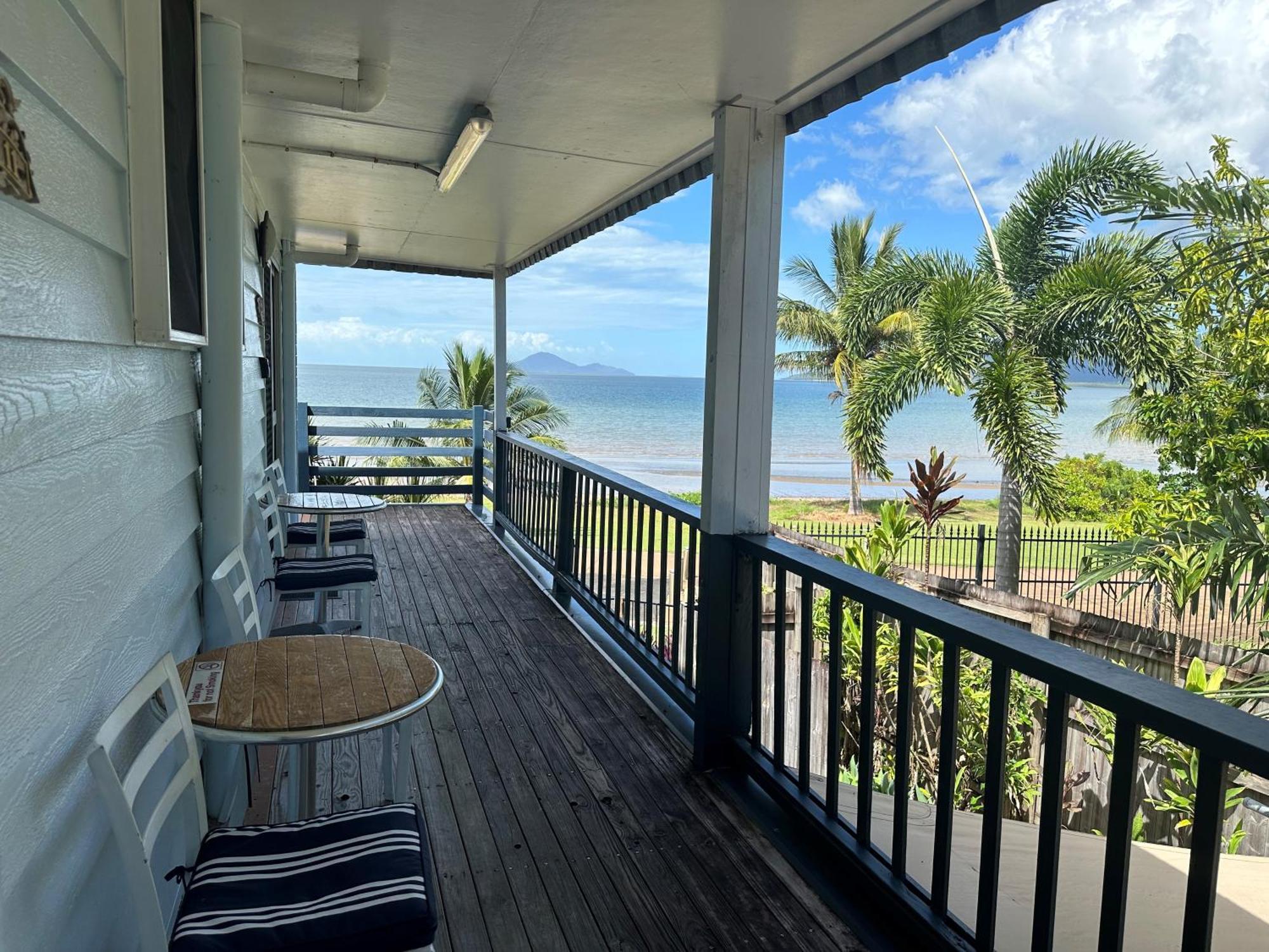 Cardwell Beachfront Motel Bagian luar foto